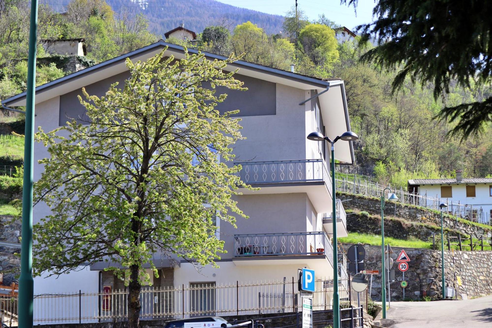 Aparthotel Lo Barbaboc Charvensod Esterno foto